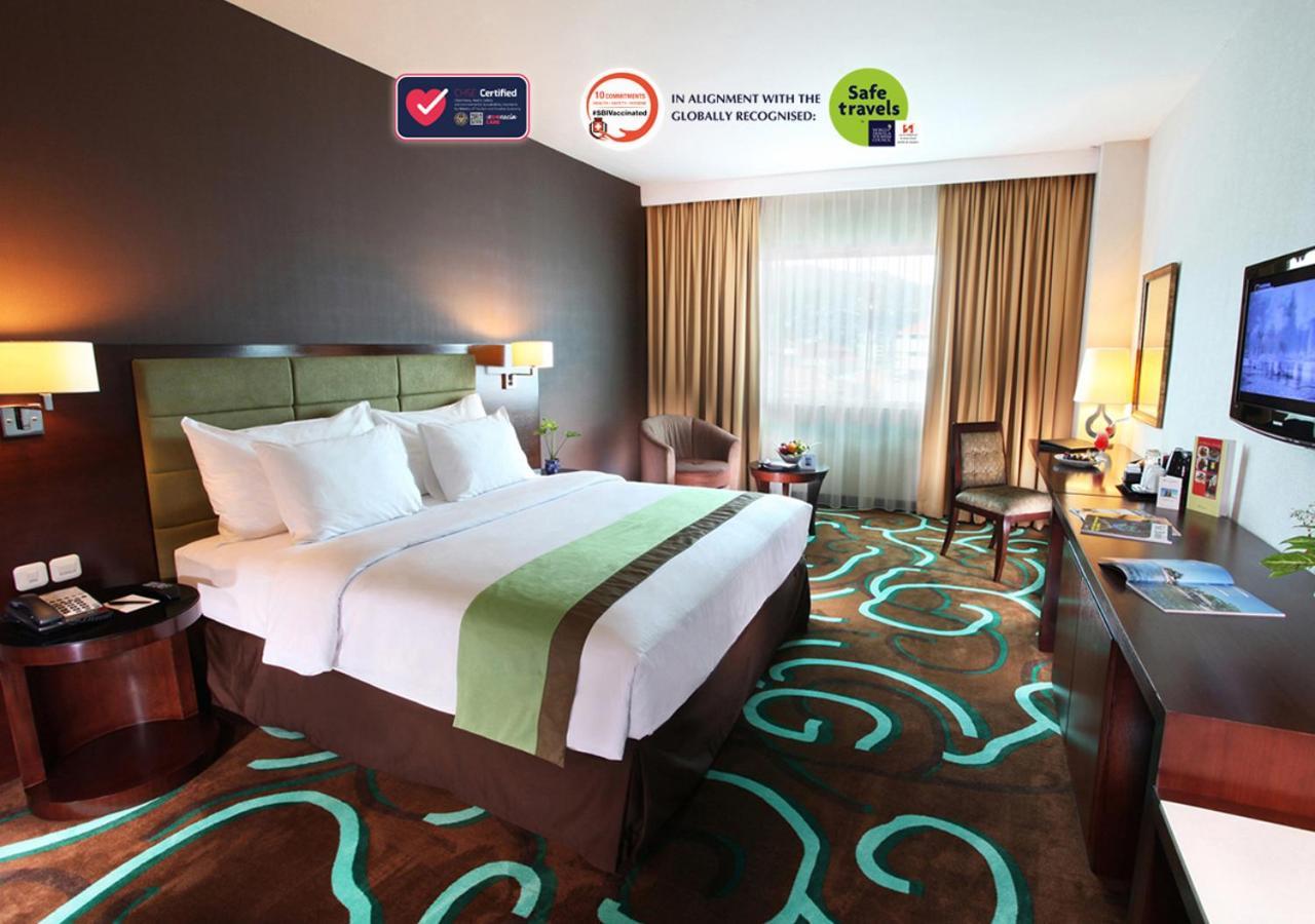 Swiss-Belhotel Ambon Exterior foto